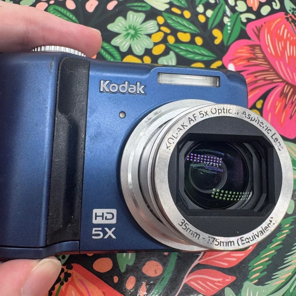 Kodak EasyShare Z1485 IS Digital Camera Blue 14MP 5x Optical Zoom HD Video